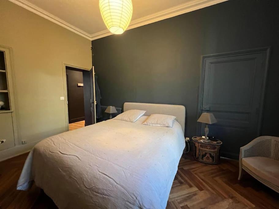 Appartement Coeur De Ville, Garage Prive Et Gratuit Avec Terrasse ! *