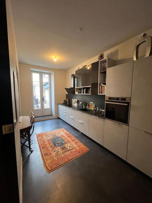 Coeur De Ville, Garage Prive Et Gratuit Avec Terrasse ! Appartement *