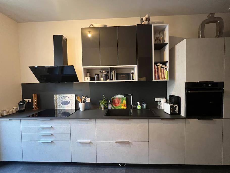 Coeur De Ville, Garage Prive Et Gratuit Avec Terrasse ! Appartement *