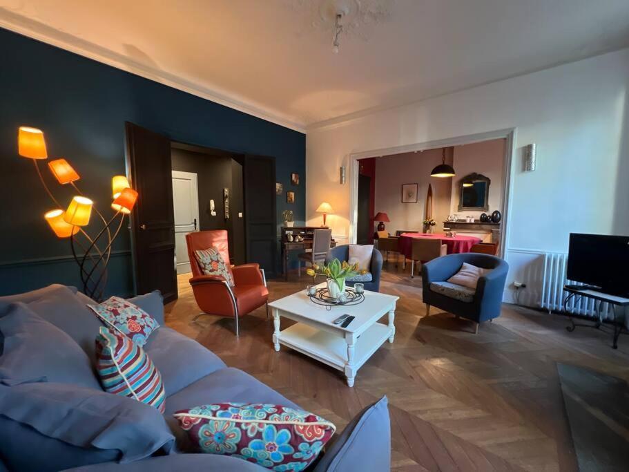 Coeur De Ville, Garage Prive Et Gratuit Avec Terrasse ! Appartement *