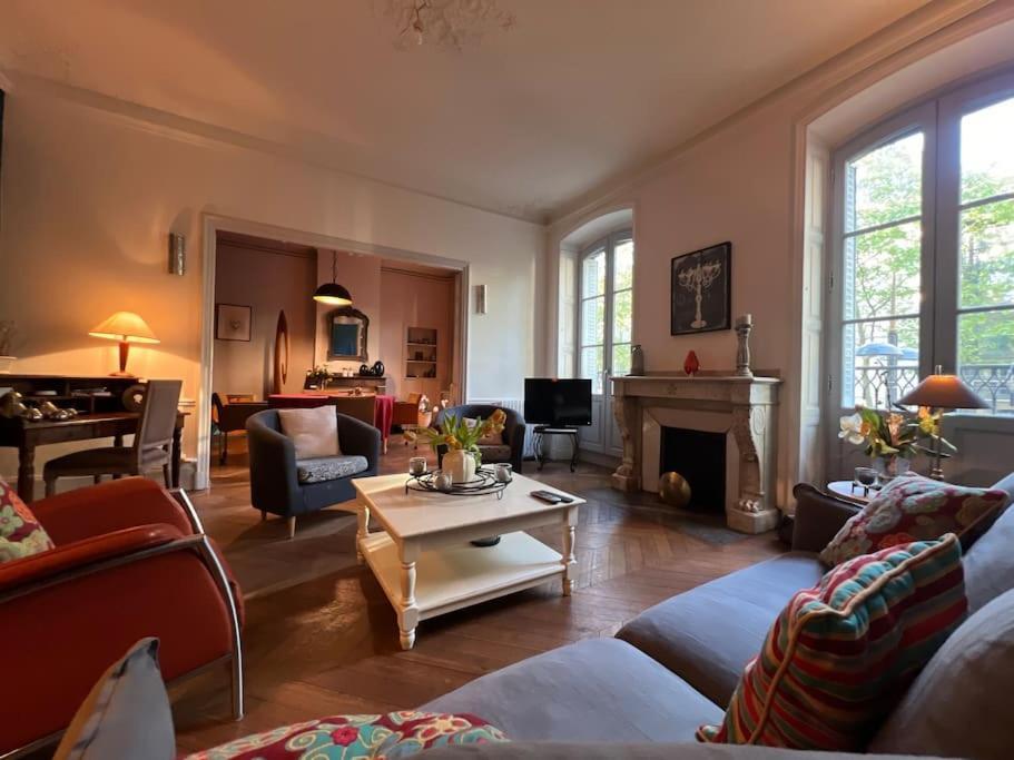 Coeur De Ville, Garage Prive Et Gratuit Avec Terrasse ! Appartement *