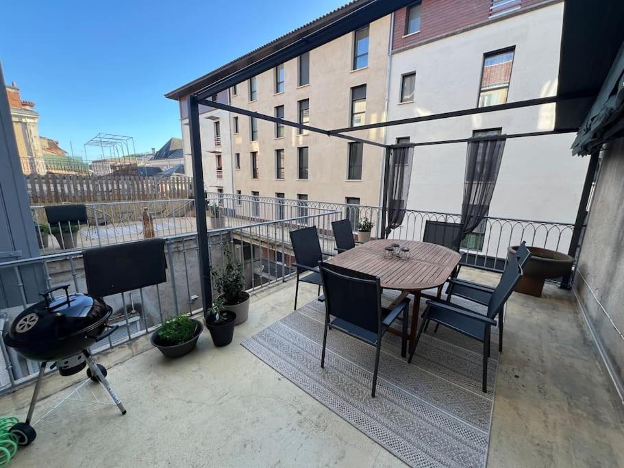 Coeur De Ville, Garage Prive Et Gratuit Avec Terrasse !